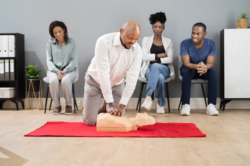 Cpr,First,Aid,Lifeguard,Or,Paramedic,Class,With,African,Students